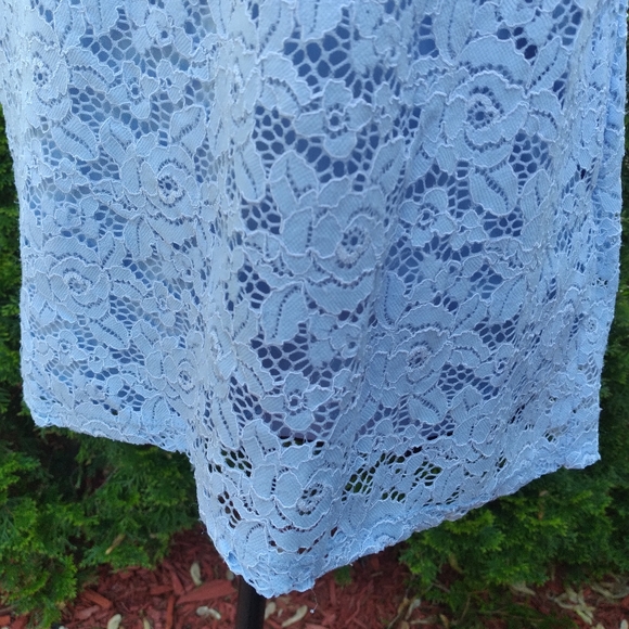 Ellen Tracy MEDIUM  Company V-neck Lace HiLo Stretch Top - Lavendar - Picture 10 of 13